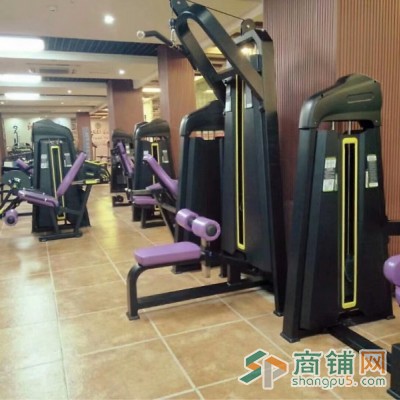 三万多学生大学校门口大场地低转图2