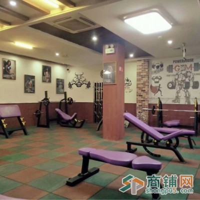 三万多学生大学校门口大场地低转图3