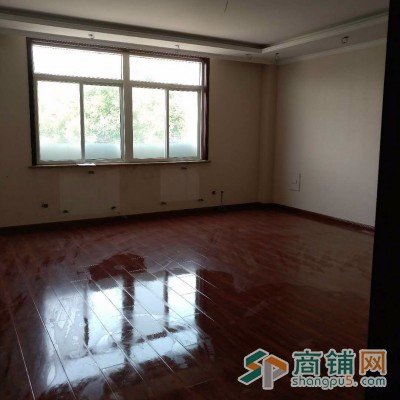 商业街临街铺面，适合办公商住。图3
