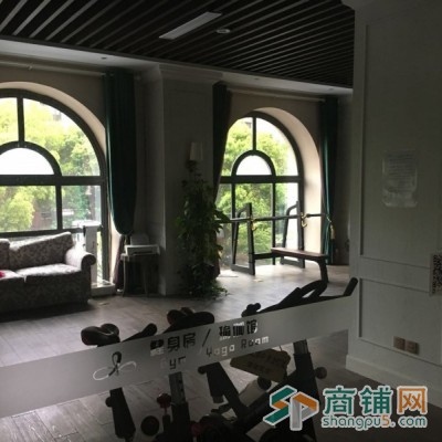 宝山大华，地铁口临街商铺，有车位业主直租，价格面议图3