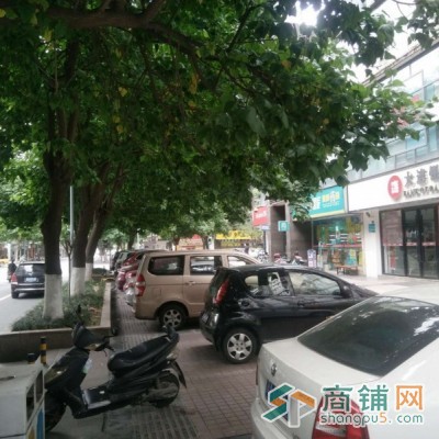 十字路口 13万/年 开间4米 电梯底商门图2