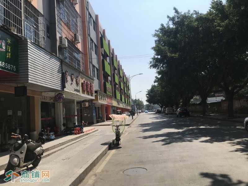宝安罗租工业大道餐饮店转让图3