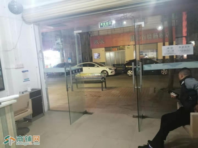龙华区龙胜东二村理发店转让图2