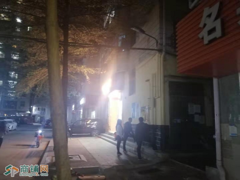 龙华区龙胜东二村理发店转让图3