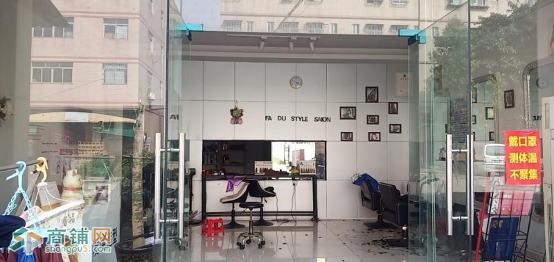 精装修的美容美发店图2