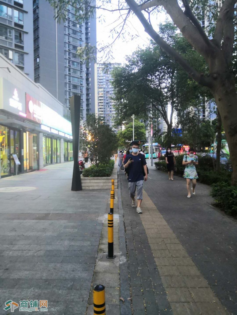 深圳龙岗地标店铺转让，可改两层。图3