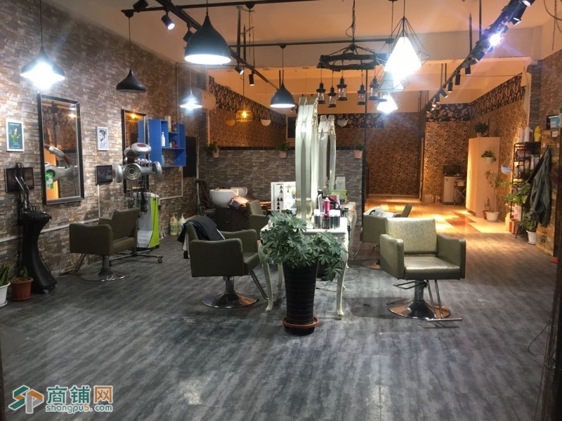 临街四年理发店出兑 含100多个会员 店内还有麻将室图2