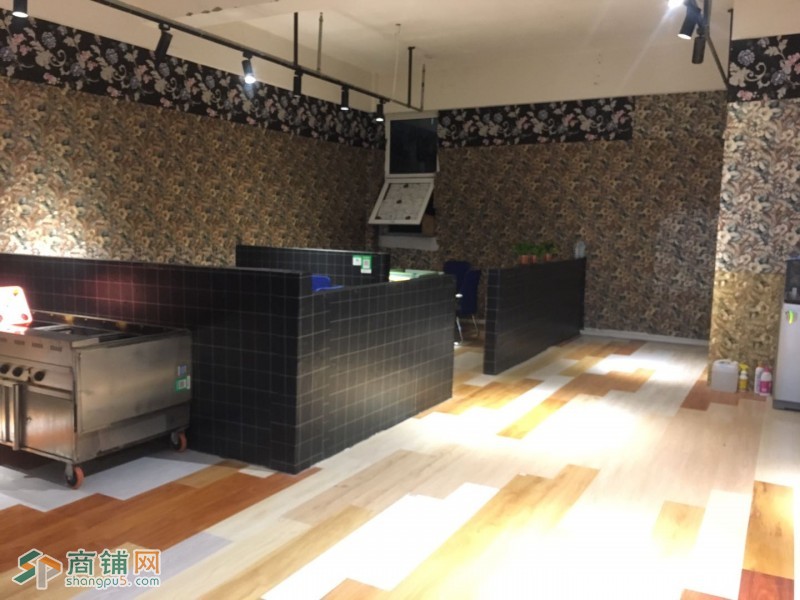临街四年理发店出兑 含100多个会员 店内还有麻将室图3