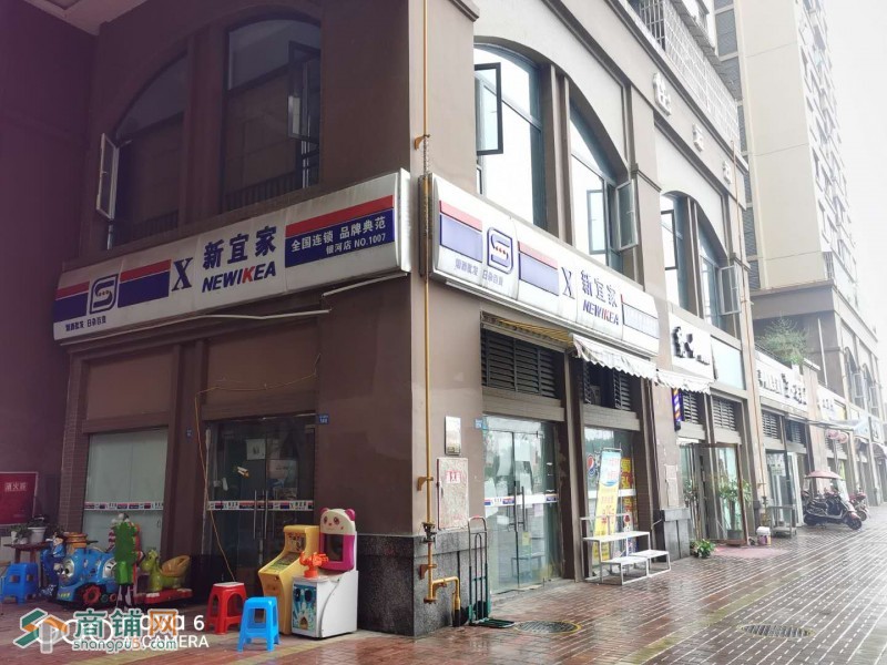 10米转角开间年租18万 小区门口第一间铺面急售图3