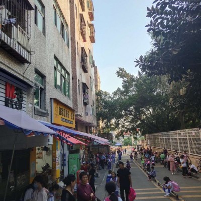 龙岗布吉学校门口临街店铺急转（小吃、餐饮店均可）