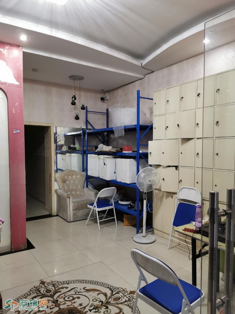 小区门口旺铺转让 客流量大 店铺宽敞明亮 近地铁 交通便利图3