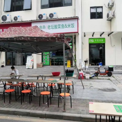 南山元西工业区科智西路3号鱼鱻酸菜鱼米饭店转让W