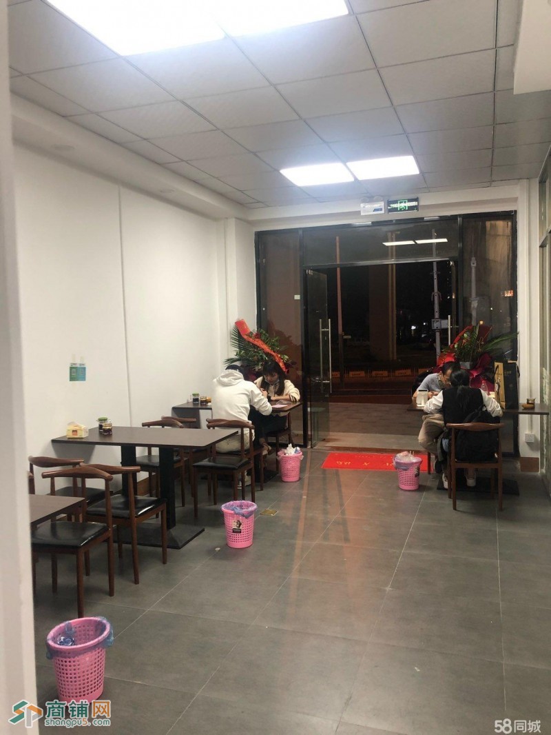地铁口大流量旺铺转让无行业限制图2
