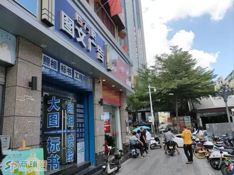 龙华区清湖地铁站C出口方格图文广告转让W图2