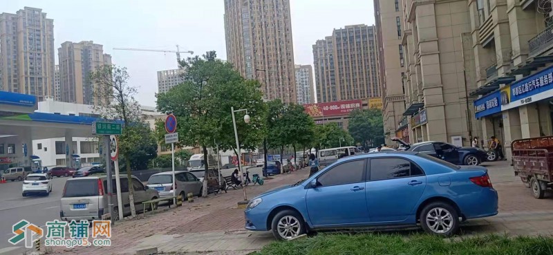 地铁口转角铺低价转让图3