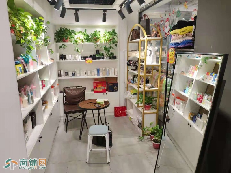 沈北师范大学，生活区商业街内服装店吉兑图2