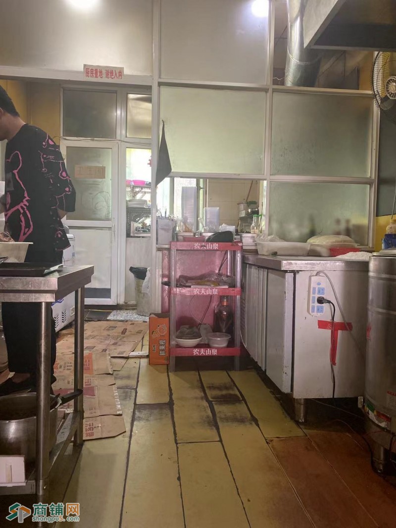 沈河CBD商圈餐饮转让（中介网站快转勿扰）图3