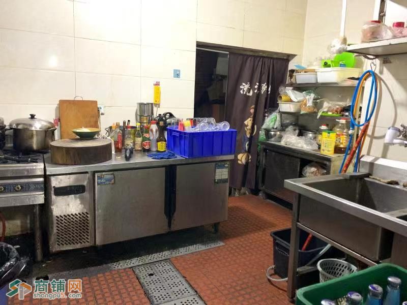 小区对面商铺  人流量特别大的串店图2