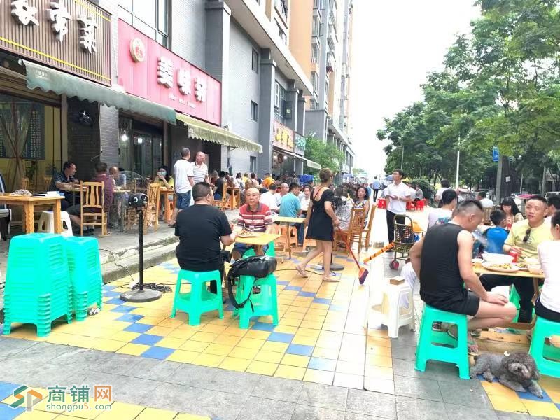 小区对面商铺  人流量特别大的串店图3