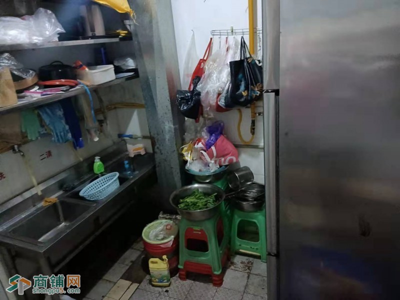 小区门口  十字路楼麻辣烫店低价转让图3