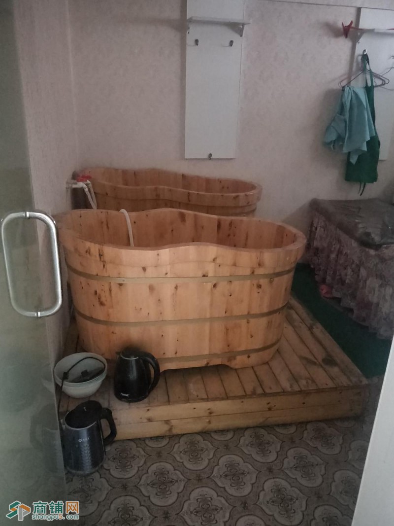 在营业美容院，我固定顾客，装修精致，多年老店。图2