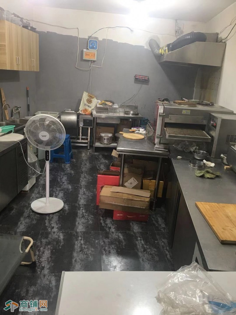 学校对面萨多乐披萨炸鸡店图3