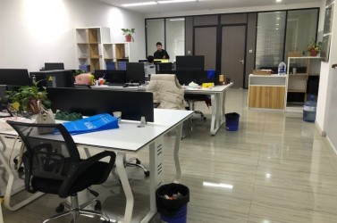 锦业路南三环旁 宝德云谷169平精装带家具 地铁口交通便利 研祥城市广场旁