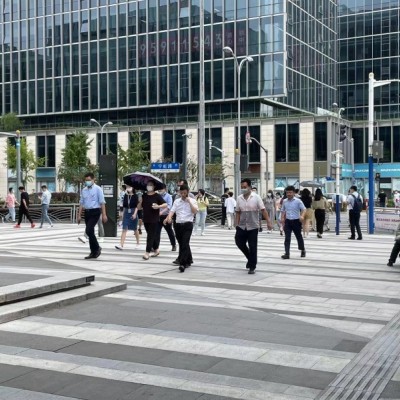 中骏广场，十字路口沿街门面，重餐饮精装修，可做三餐