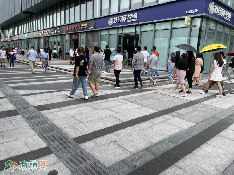 中骏广场，十字路口沿街门面，重餐饮精装修，可做三餐图2