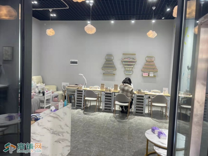 W成华区招商中央华城理工大学旁美甲店转让图2