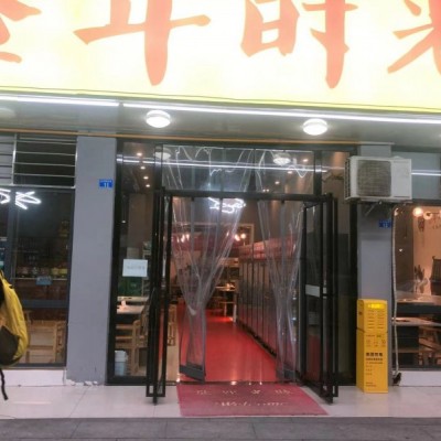 W十字路口新装修串串店低价转让