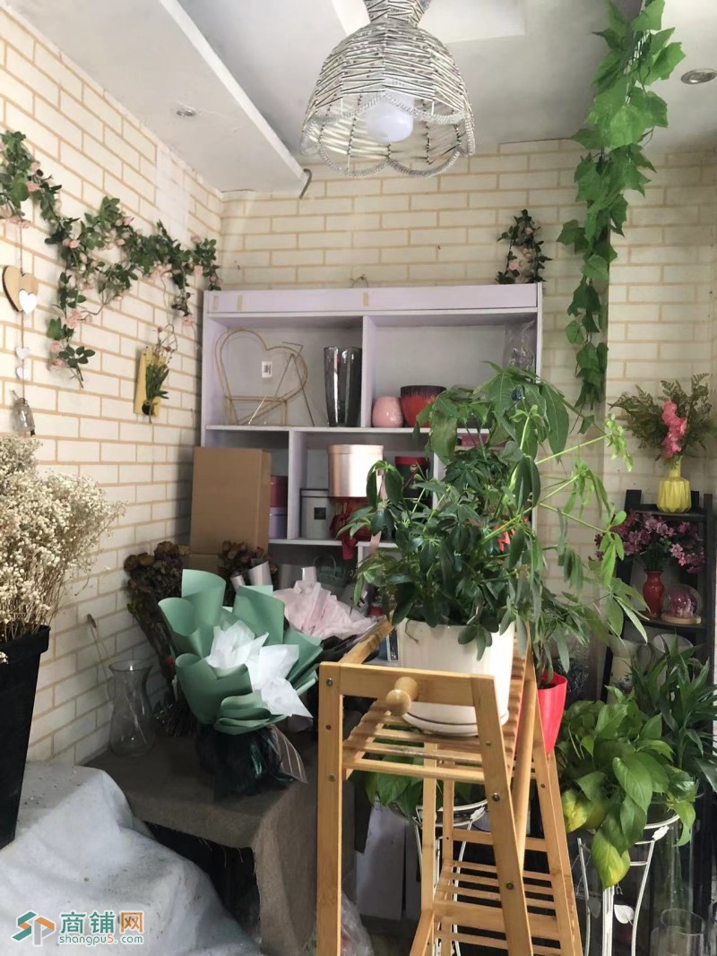 W超大小区临街花店低价转让图3