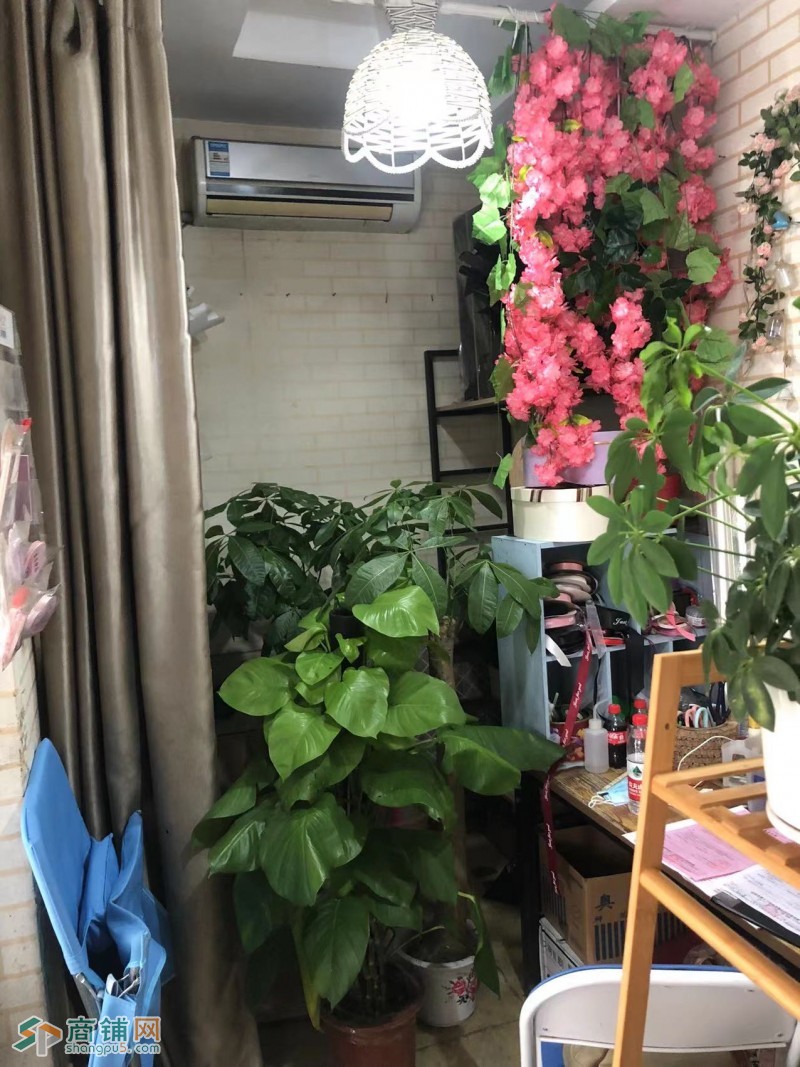 W超大小区临街花店低价转让图2