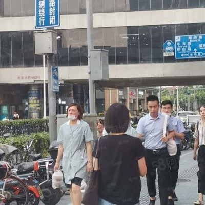 南泉路南村路人流量位置。旁边南泉菜市场仁济医院门口公交站,上海浦东塘桥南泉路商铺商铺租