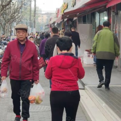 静安区 彭浦新村地铁站附近沿街商铺 居民密集 重餐饮执照！