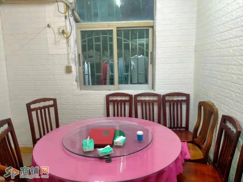 W龙岗区社区一楼门面转让可住可经营图3