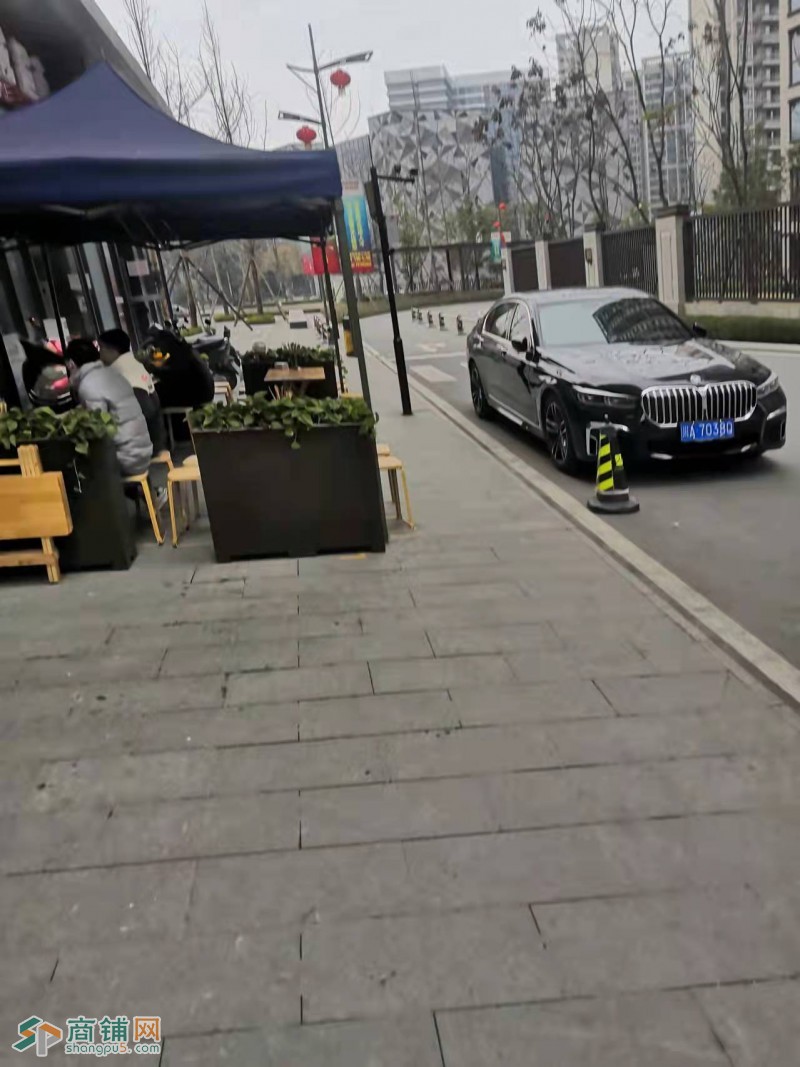 w转让 青羊光华北六路金门窗挥泪转让 中介勿扰图2