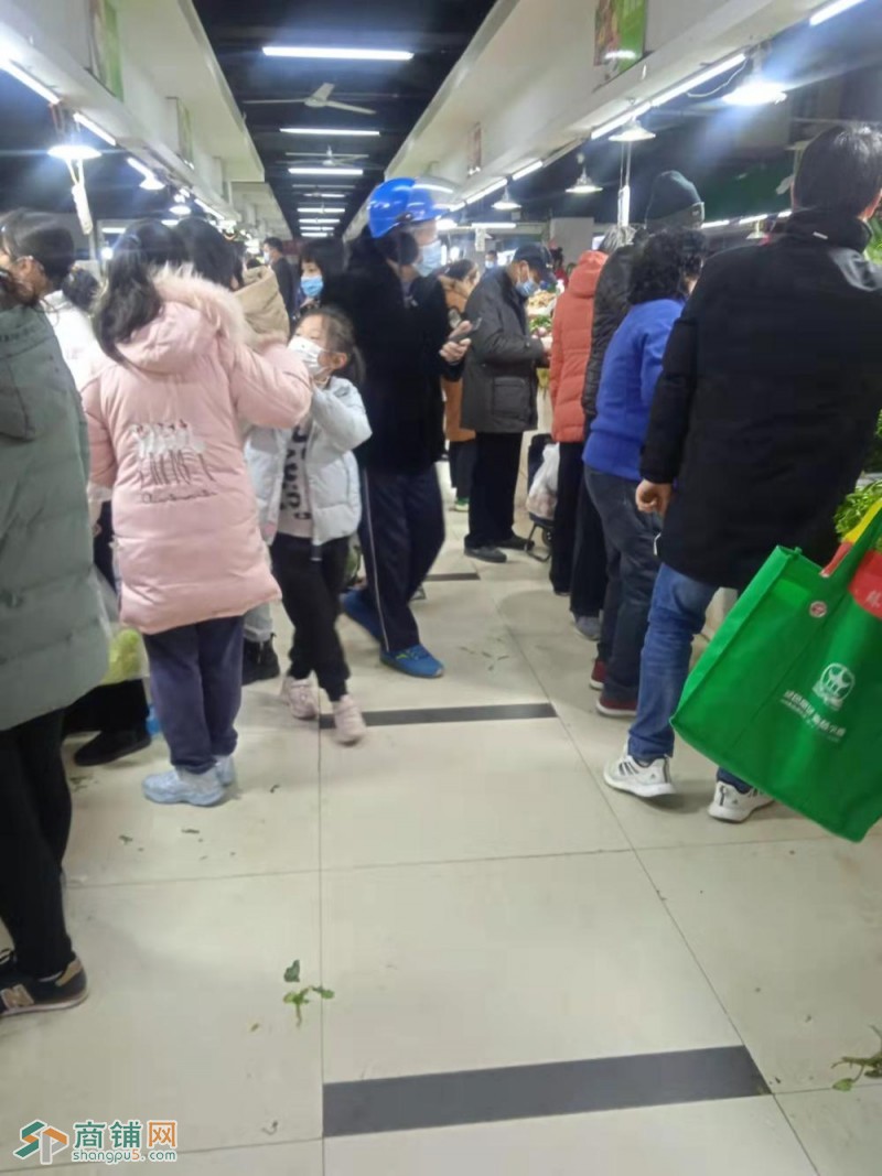 成熟菜市场卤菜店，人气旺图2