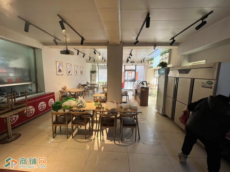 十字路口双门脸餐饮店图3