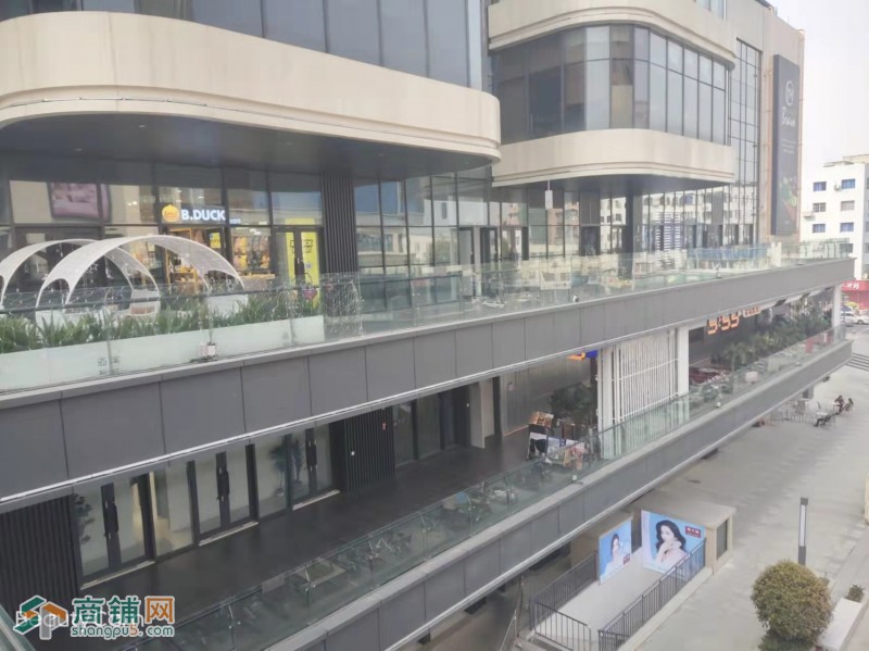 w转让  万达明城品牌服装店挥泪转让 中介勿扰图2