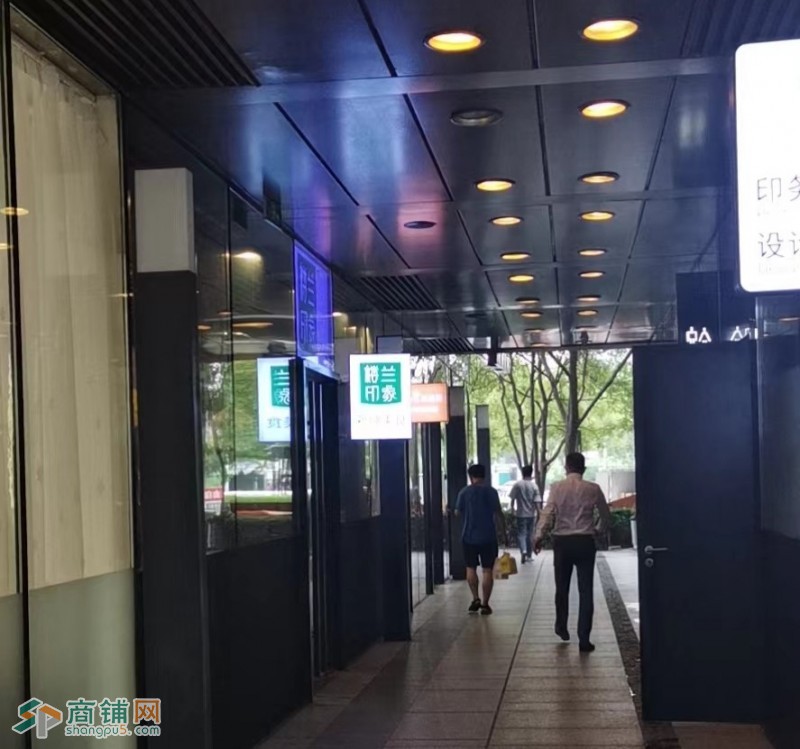 北京朝外SOHO一层临街可餐饮业主直租低价无转让费图2