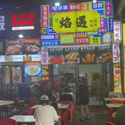 W龙华区星光城夜宵一条街店铺转让