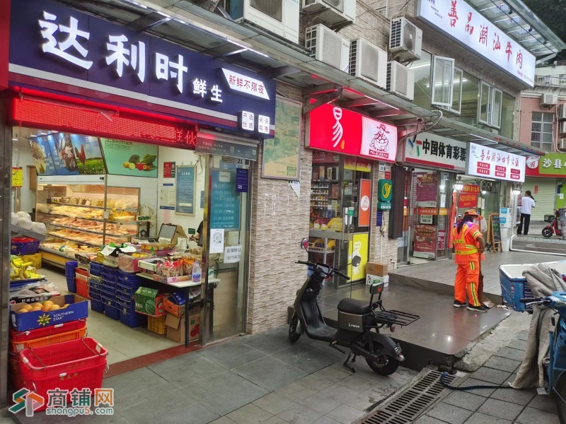 W罗湖区地铁口出口处达利时水果店转让图2