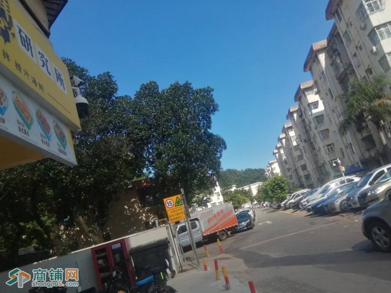 W罗湖区太安地铁口东乐花园品牌小吃店转让图2