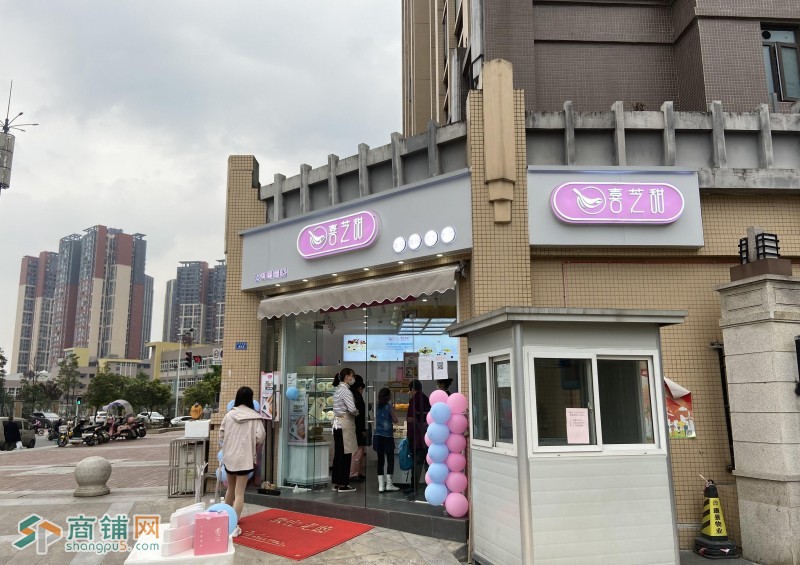 大学商圈，小区门口 转角小金铺，总价145万图3