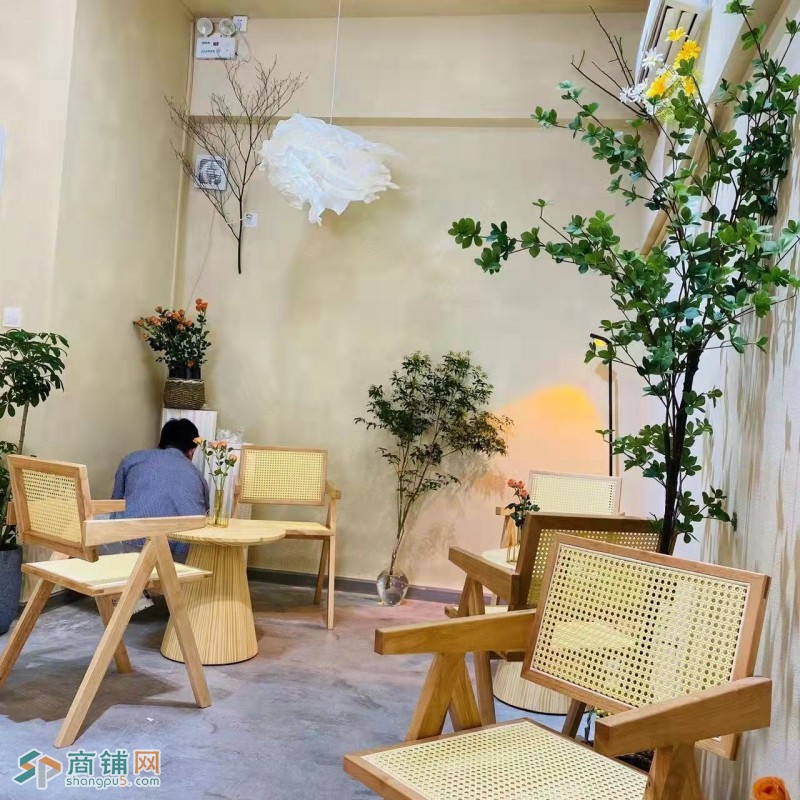 W龙岗网红咖啡店旺铺转让图3