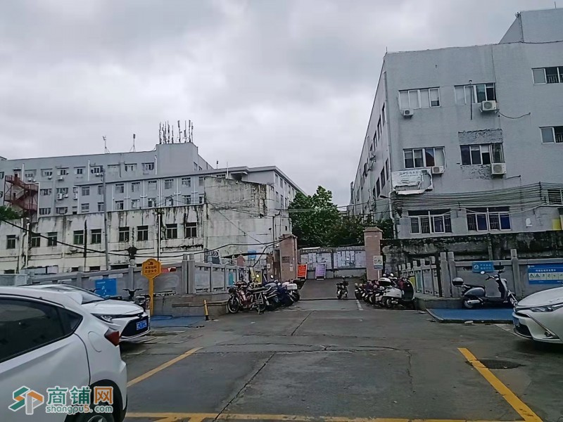 W大型工厂出入口湘赣人家快餐店旺铺转让图3