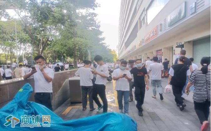 W龙华观澜8万多人富士康东北特色饼旺铺转让图3