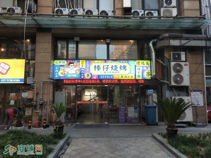 园区雷迪森广场120平烧烤店天然气三相电齐全，可外摆，诚心转让