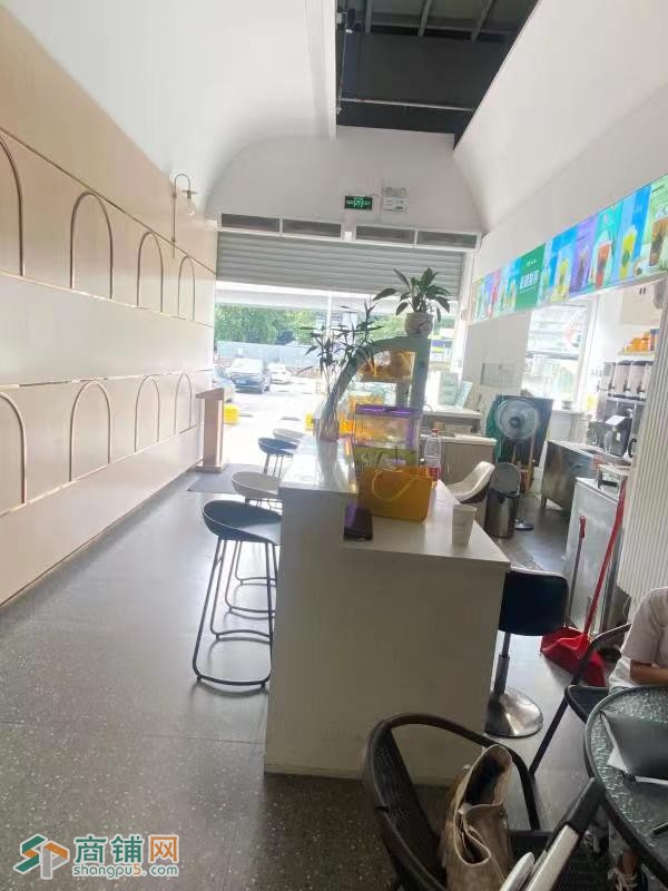 W龙华大润发鄰里奶茶旺铺转让，先到先得图2